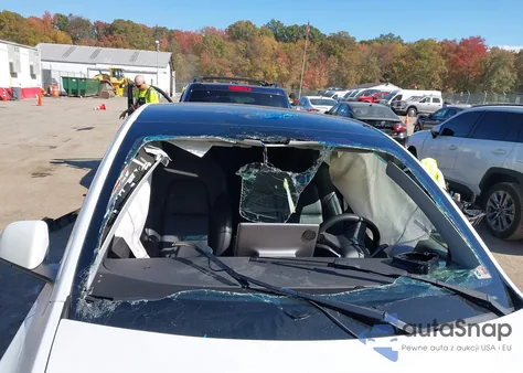 2022 Tesla Model Y Long Range Dual Motor All-Wheel Drive z USA, uszkodzony, nr VIN 7SAYGDEE0NF379863